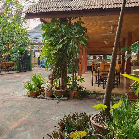 The Shire Guesthouse Chiang Mai Buitenkant foto