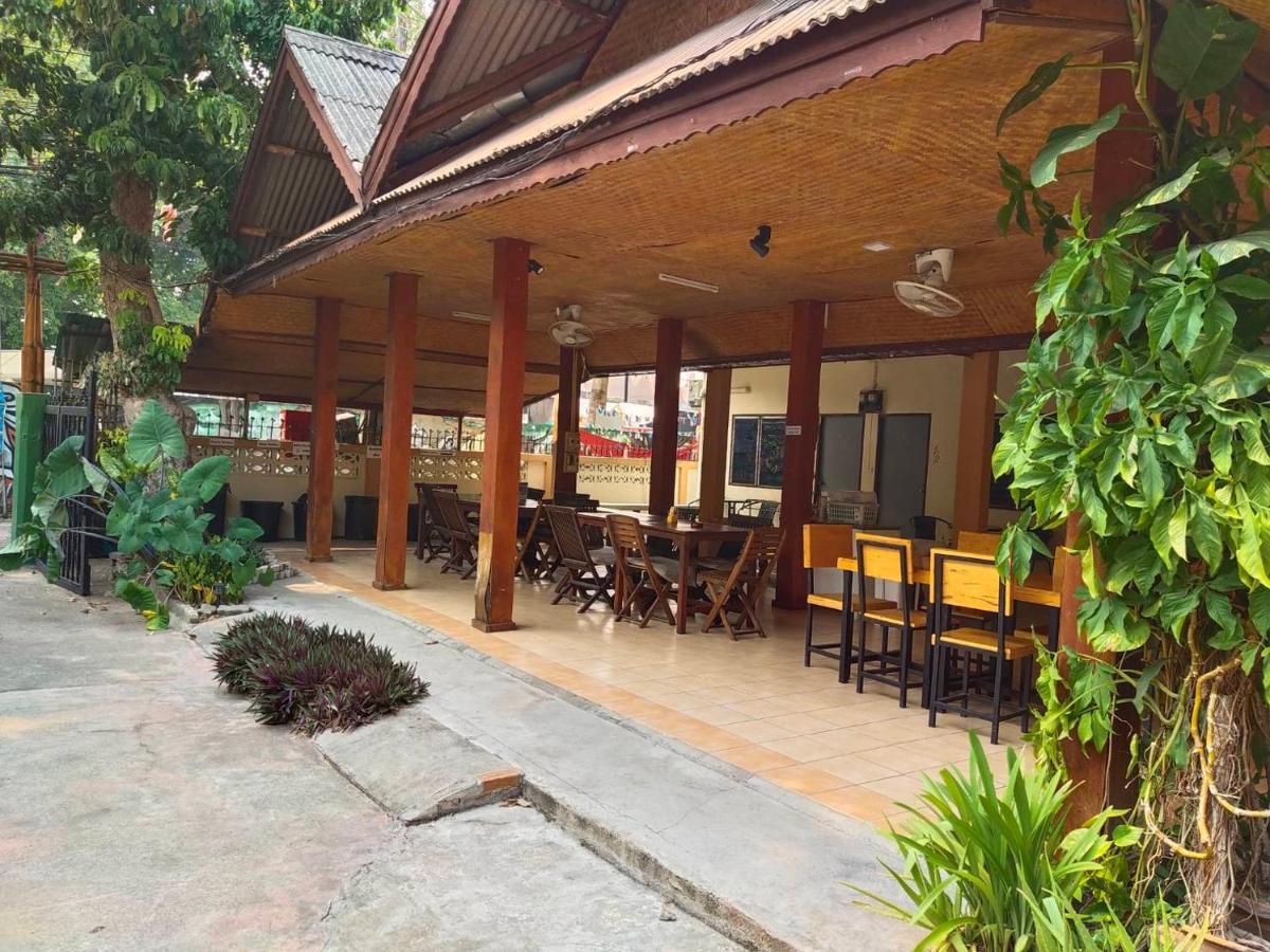 The Shire Guesthouse Chiang Mai Buitenkant foto